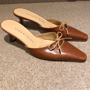Gianni Bini Brown 2 inch heels size 6.5